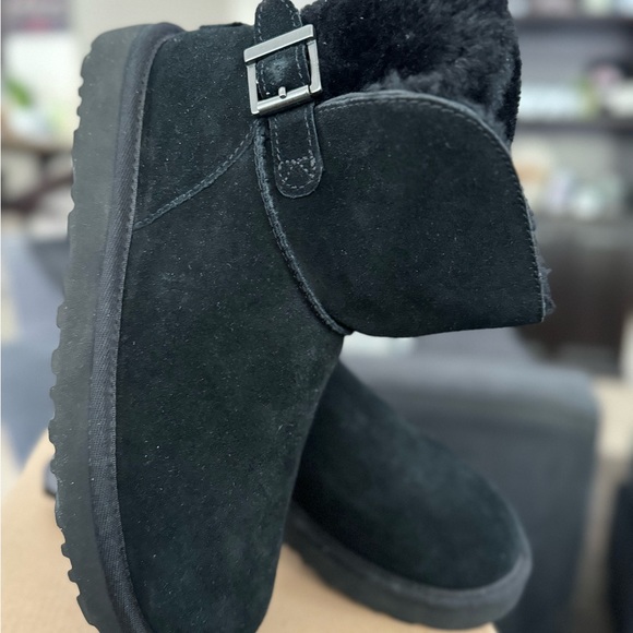 UGG black booties - Picture 2 of 7